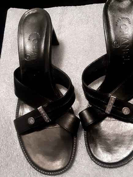 VINTAGE CHANEL LOW HEEL PUMPS, SIZE 37.5 - Picture 7 of 14